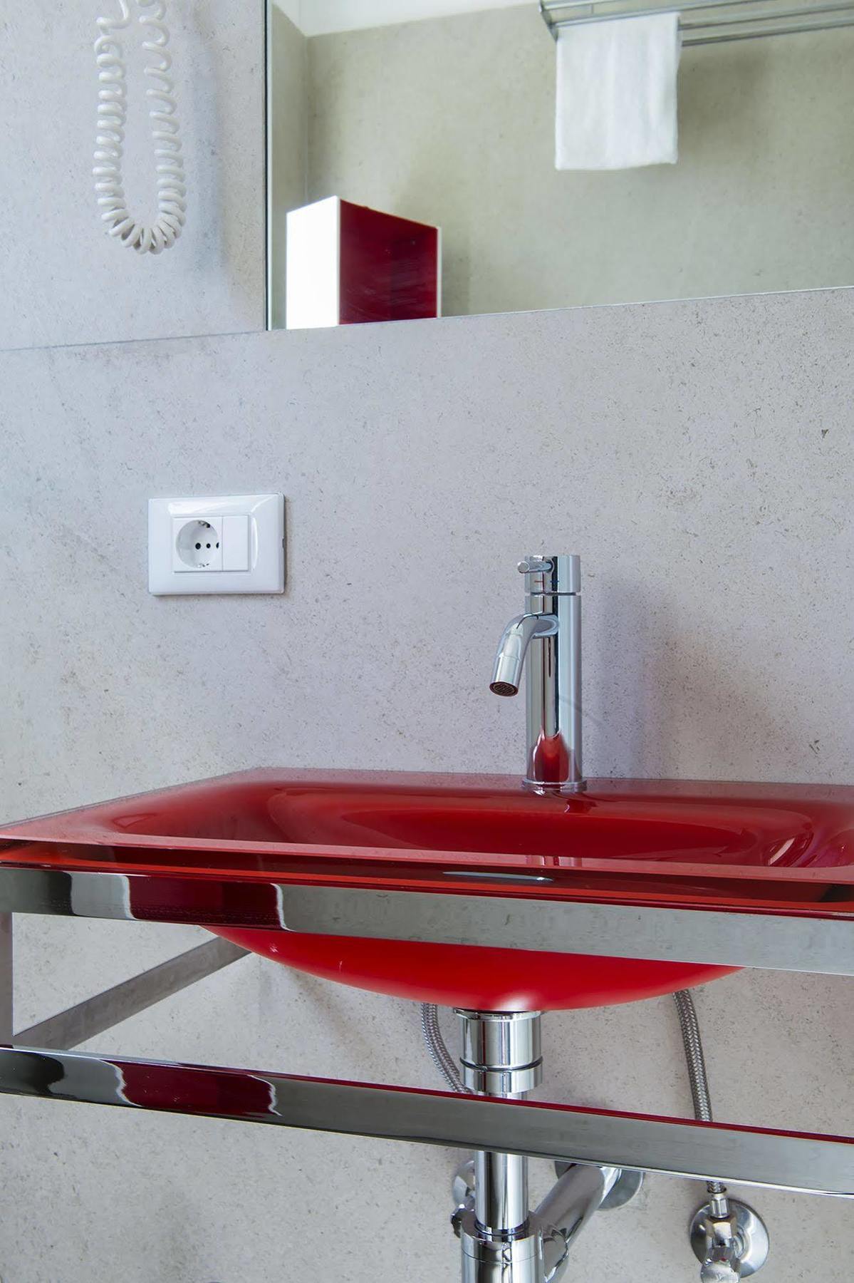 Ariston 3*